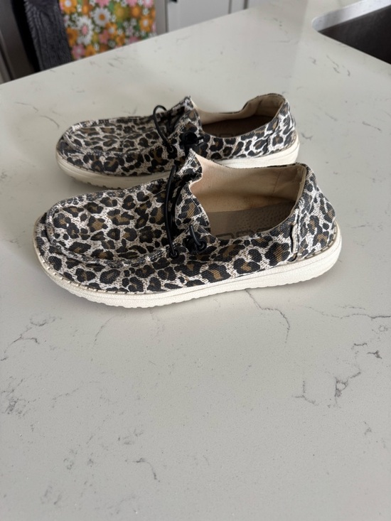Hey Dude Shoes - WOMENS CHEETAH HEY DUDE SHOES SIZE 6
